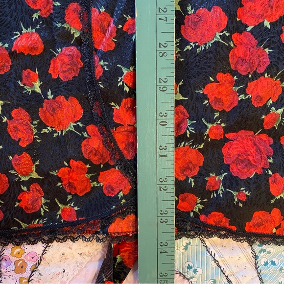 🎈SOLD 💔Vintage Robe LA II Rose Metallic Roses Beautiful Silk Robe Lace Detail - Picture 9 of 16